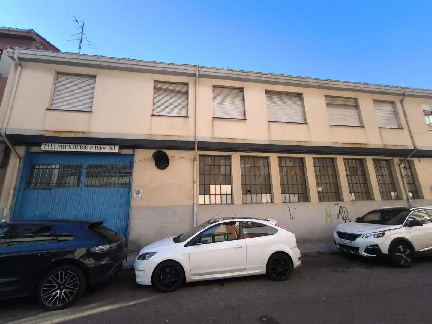 Vista exterior de Nave industrial en venta en León Capital 