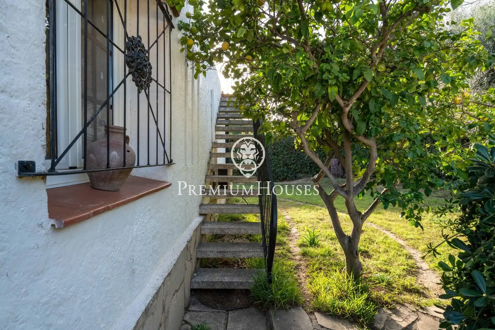 Garden of Houses for sale in Salou  with Air Conditioner, Heating and Private garden