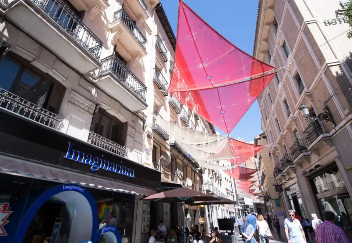 Apartamento de alquiler en Cortes - Huertas