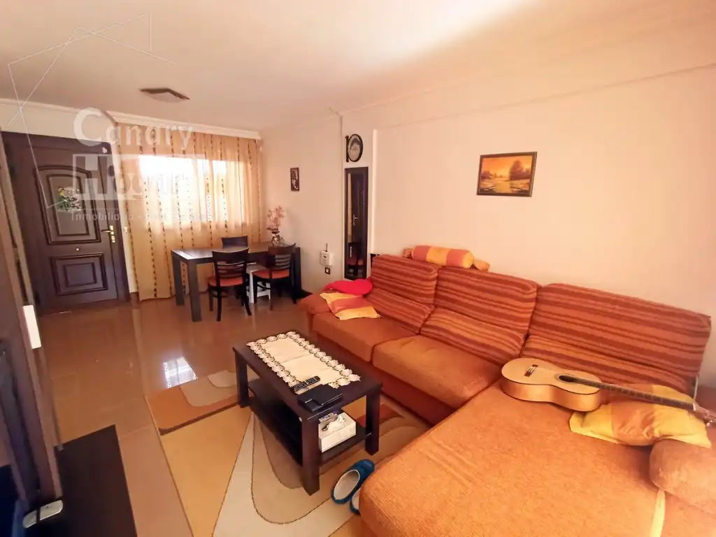 Sala d'estar de Casa adosada en venda en Adeje amb Aire condicionat, Jardí privat i Terrassa