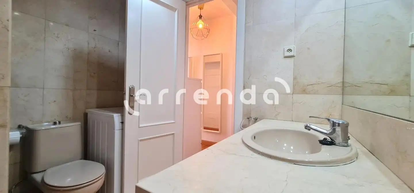 Bathroom of Study for rent in Madrid  with Air Conditioner and Furnished