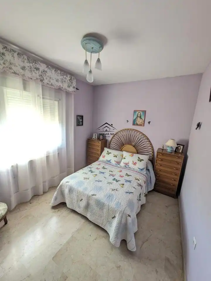 Dormitori de Casa o xalet en venda en Cáceres amb Aire condicionat, Jardí privat i Piscina