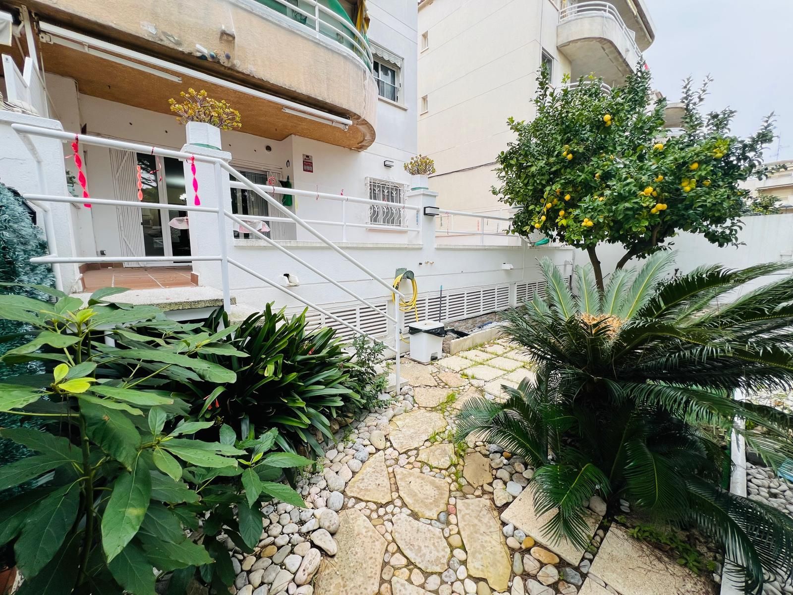 Vista exterior de Apartament en venda en Cunit amb Calefacció, Parquet i Terrassa