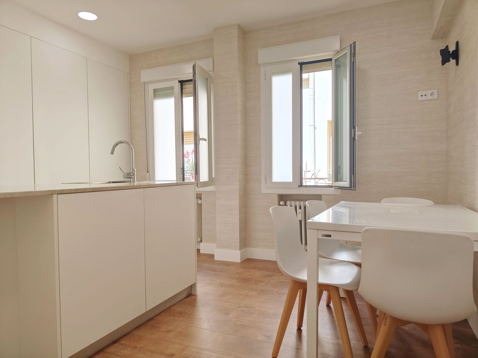 Kitchen of Flat for sale in  Logroño  with Heating, Parquet flooring and Terrace
