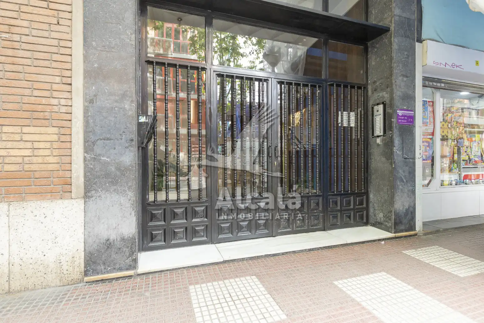 Vista exterior de Pis en venda en Alcalá de Henares amb Aire condicionat, Calefacció i Terrassa