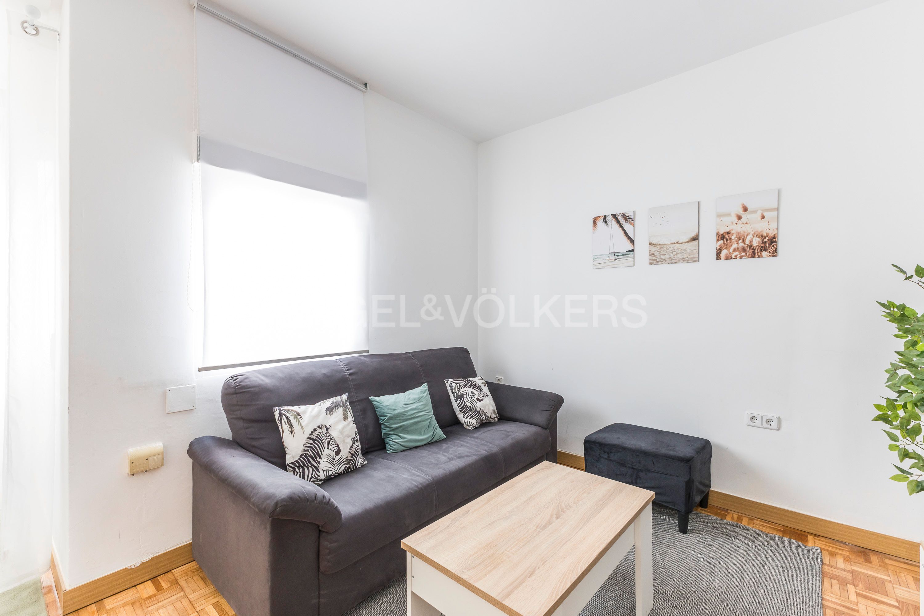 Sala de estar de Apartamento en venta en  Madrid Capital con Calefacción y Amueblado