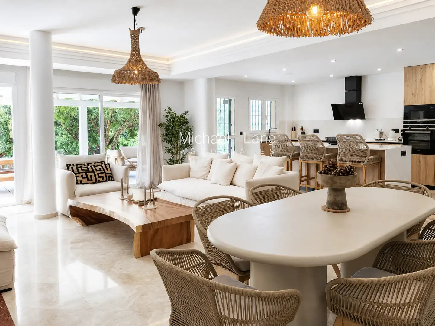 Sala d'estar de Pis en venda en Sotogrande amb Aire condicionat, Jardí privat i Terrassa