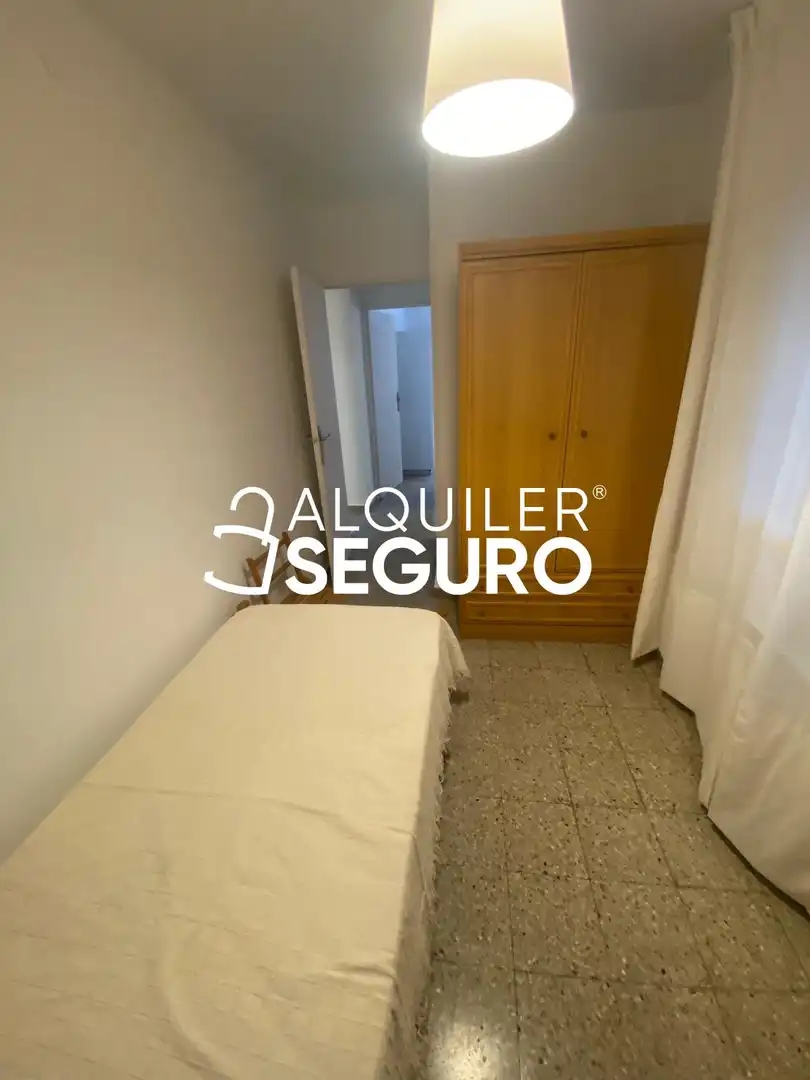 Habitación de Piso de alquiler en Guadalajara con Calefacción, Terraza y Amueblado