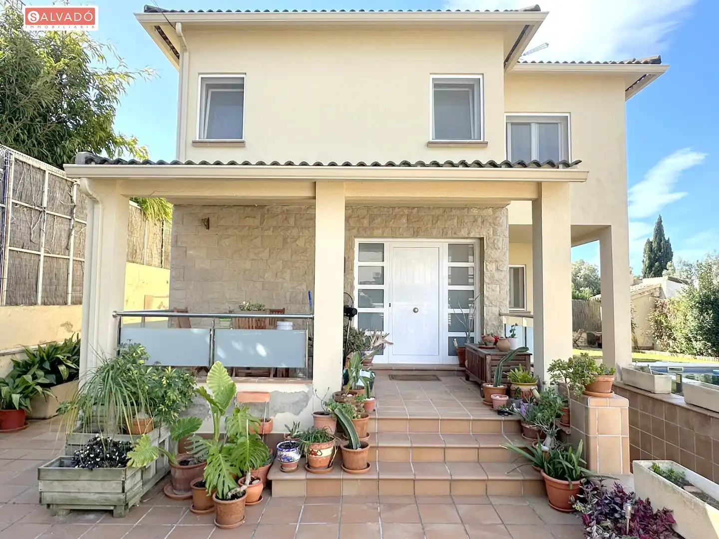 Vista exterior de Casa o xalet en venda en Calafell amb Calefacció, Jardí privat i Terrassa