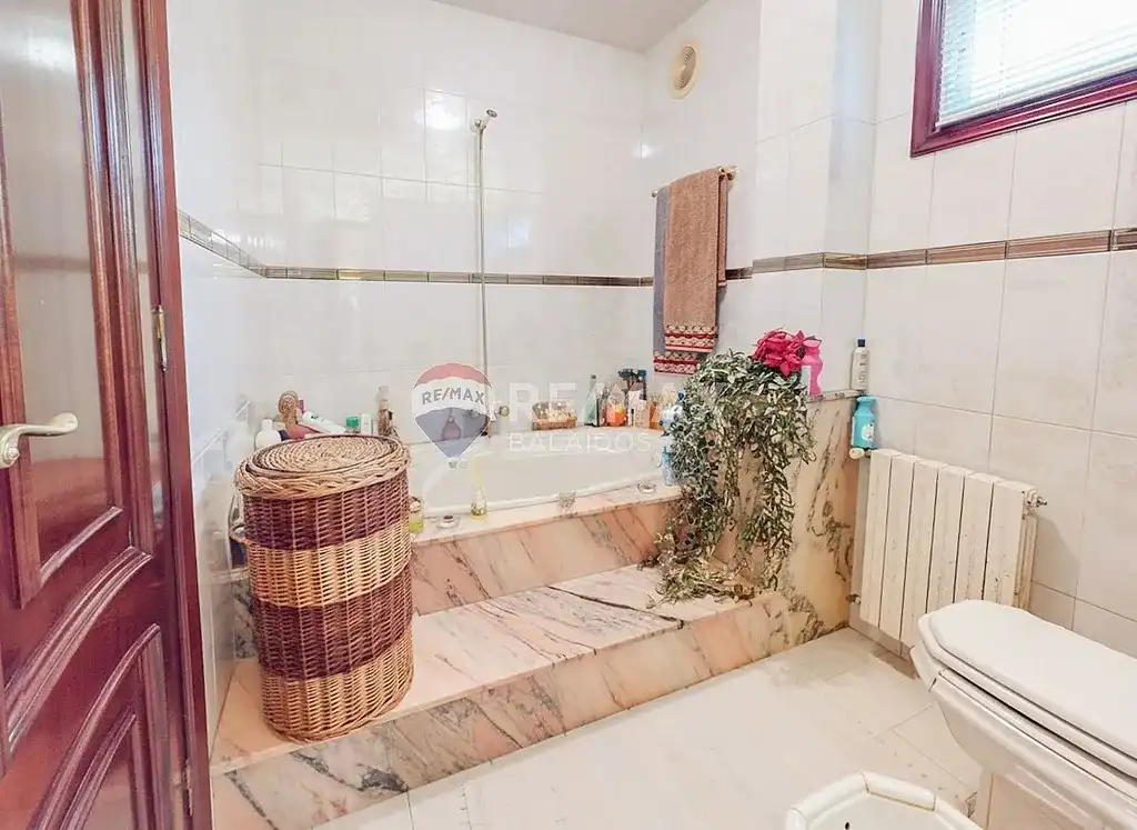 Baño de Casa o chalet en venta en Vigo  con Calefacción, Jardín privado y Parquet