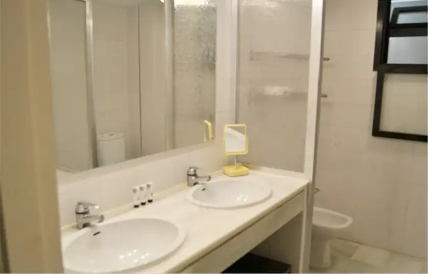 Baño de Piso en venta en Marbella con Aire acondicionado, Calefacción y Terraza