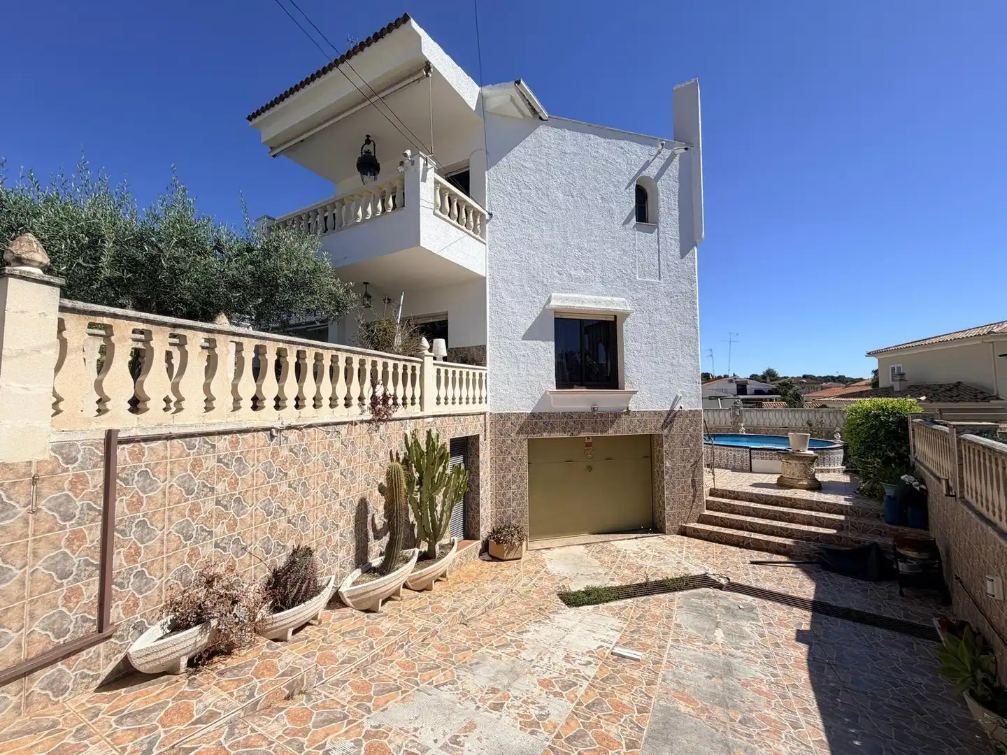 Vista exterior de Casa o xalet en venda en Cunit amb Calefacció, Jardí privat i Terrassa