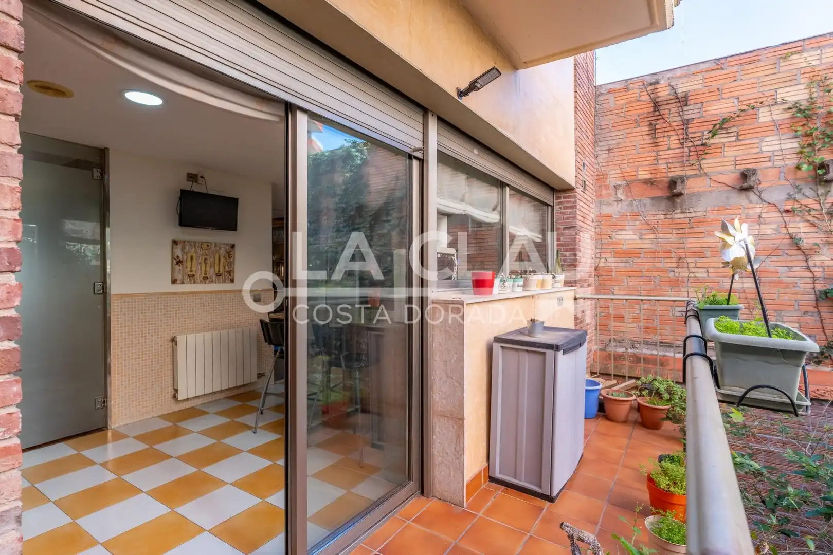 Terrasse von Einfamilien-Reihenhaus zum Verkauf in Gavà mit Heizung