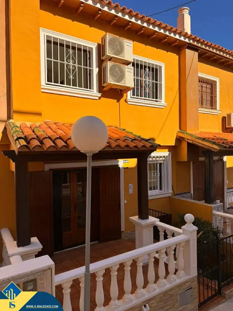 Vista exterior de Dúplex en venda en Torrevieja amb Terrassa i Moblat