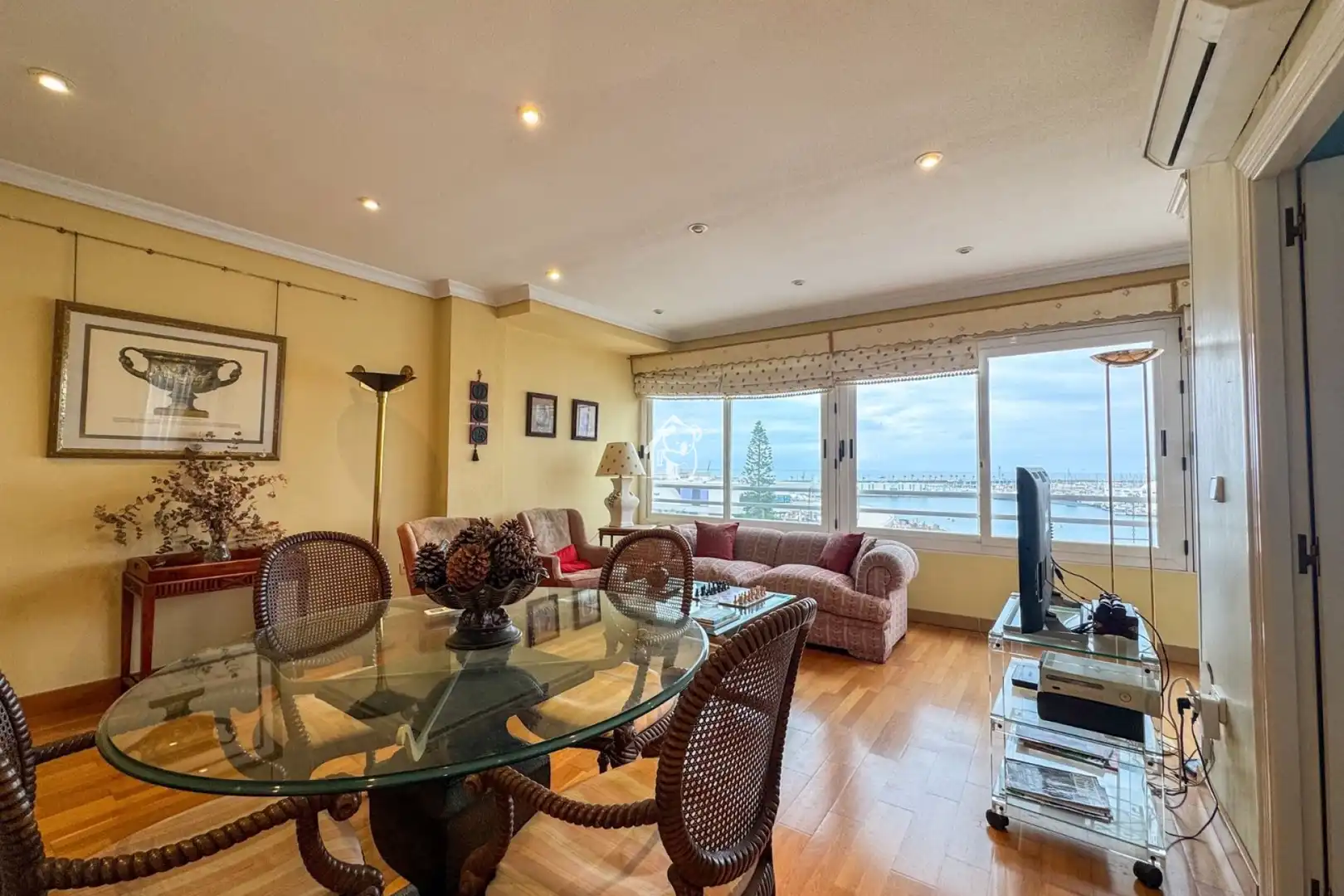 Sala de estar de Apartamento de alquiler en Torrevieja con Aire acondicionado, Amueblado y Horno