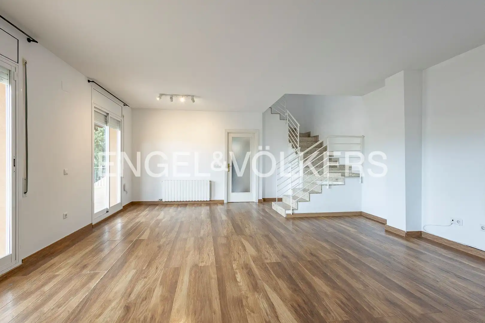 Sala de estar de Casa o chalet en venta en Vallirana con Calefacción, Jardín privado y Parquet