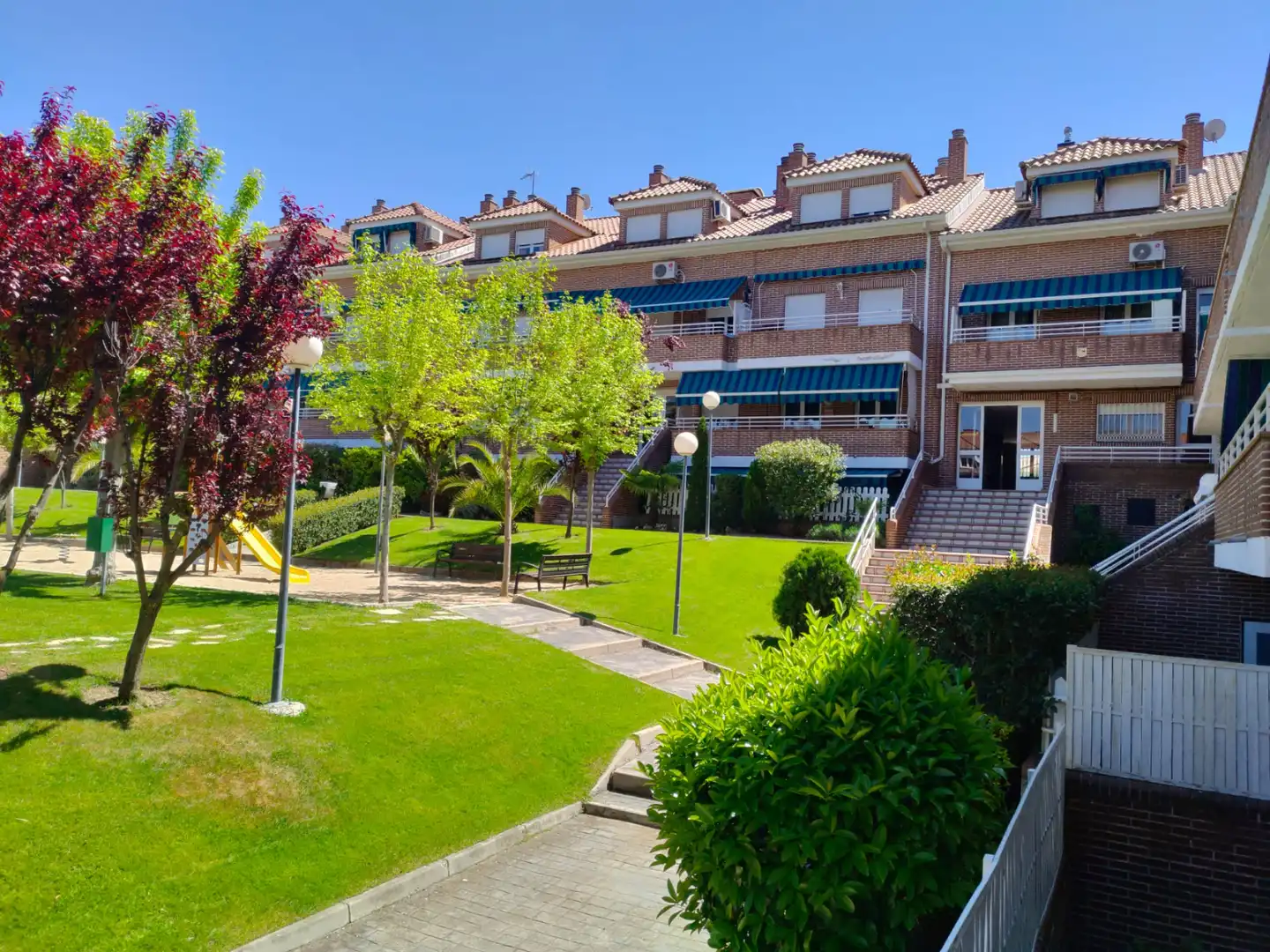 Vista exterior de Planta baixa en venda en Sevilla la Nueva amb Aire condicionat, Calefacció i Parquet