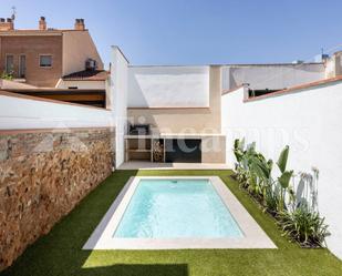 Vista exterior de Casa o xalet en venda en Sabadell amb Aire condicionat i Piscina