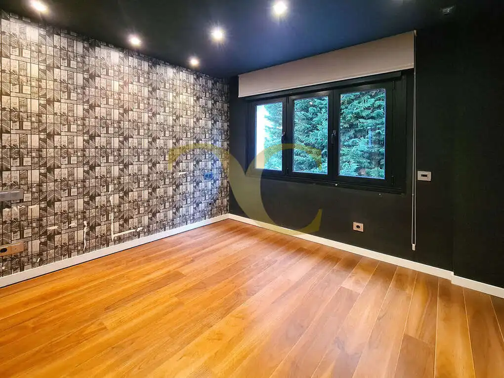 Dormitori de Casa o xalet en venda en Oviedo  amb Calefacció, Jardí privat i Terrassa