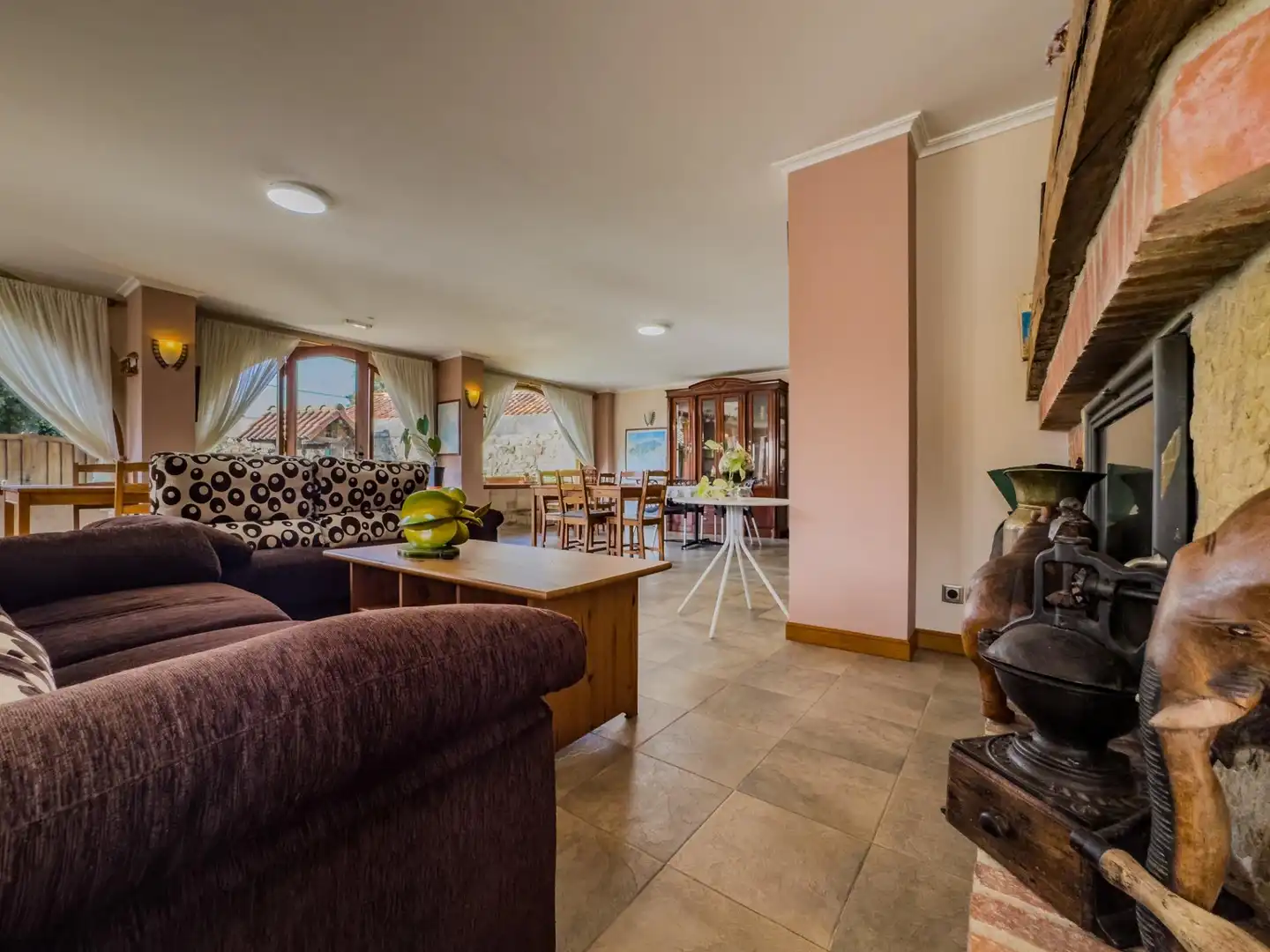 Sala d'estar de Casa o xalet en venda en Polanco amb Calefacció, Jardí privat i Terrassa
