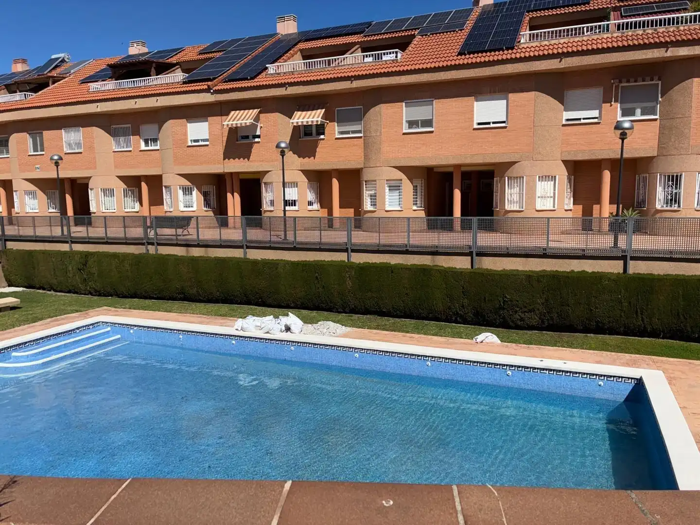 Piscina de Casa o xalet en venda en Alicante / Alacant amb Aire condicionat, Terrassa i Piscina comunitària