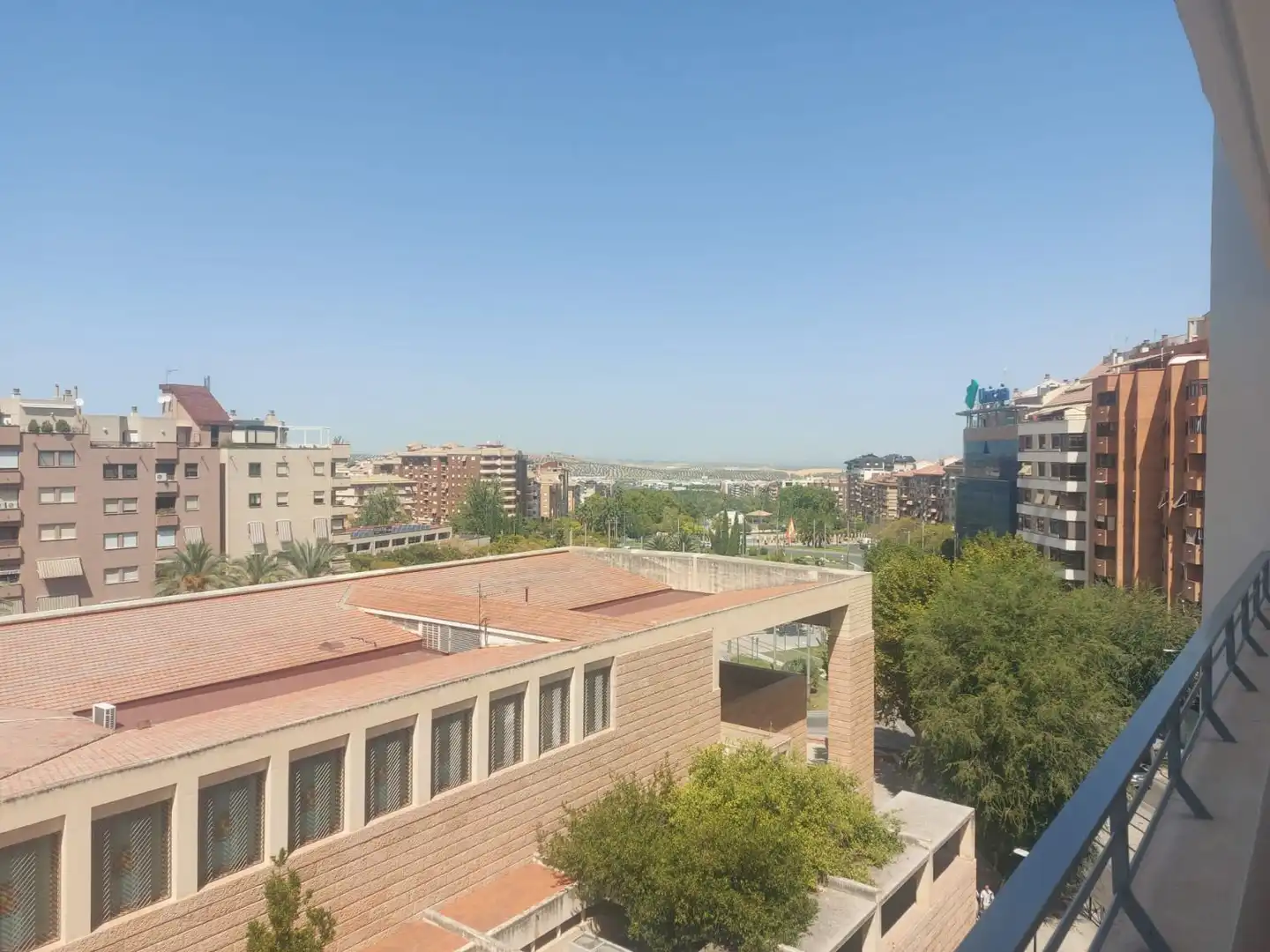 Vista exterior de Pis de lloguer en Jaén amb Moblat i Balcó