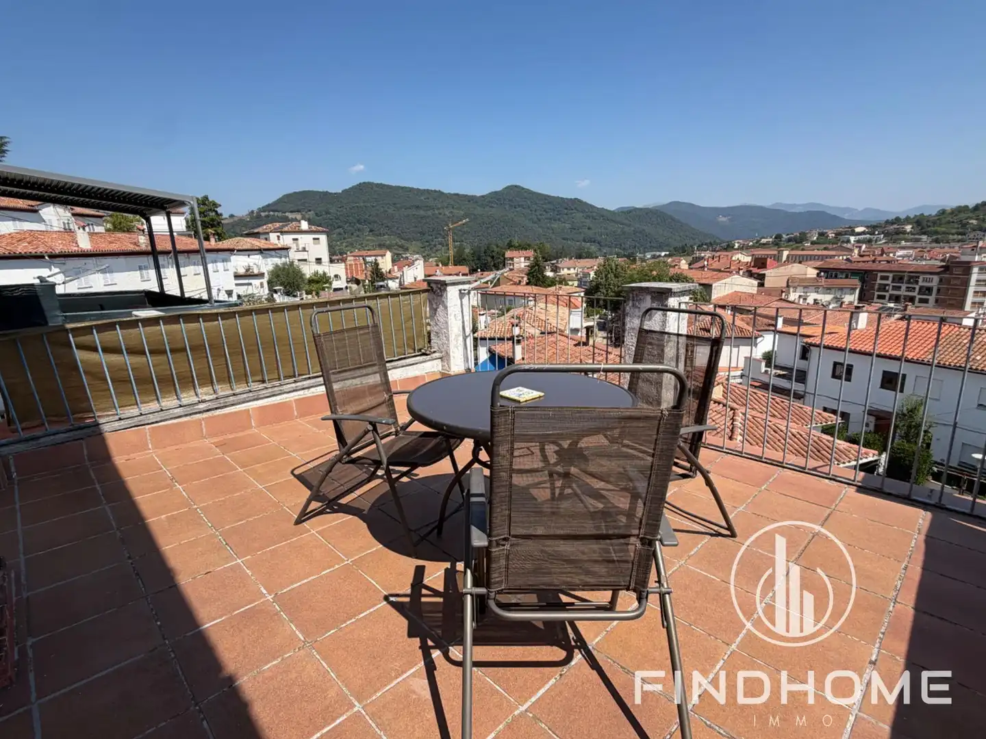 Terraza de Casa adosada en venta en Olot con Calefacción y Trastero