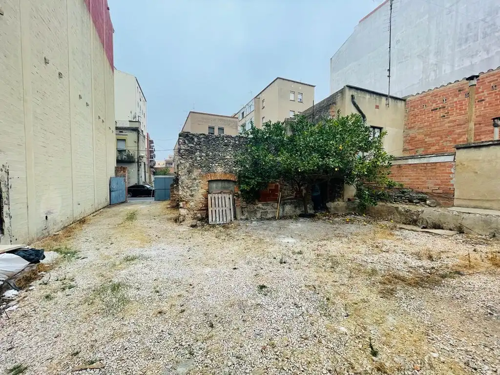 Terrain rustique à vendre à Carrer de l'Oliva, 35, 17600, Figueres, Girona