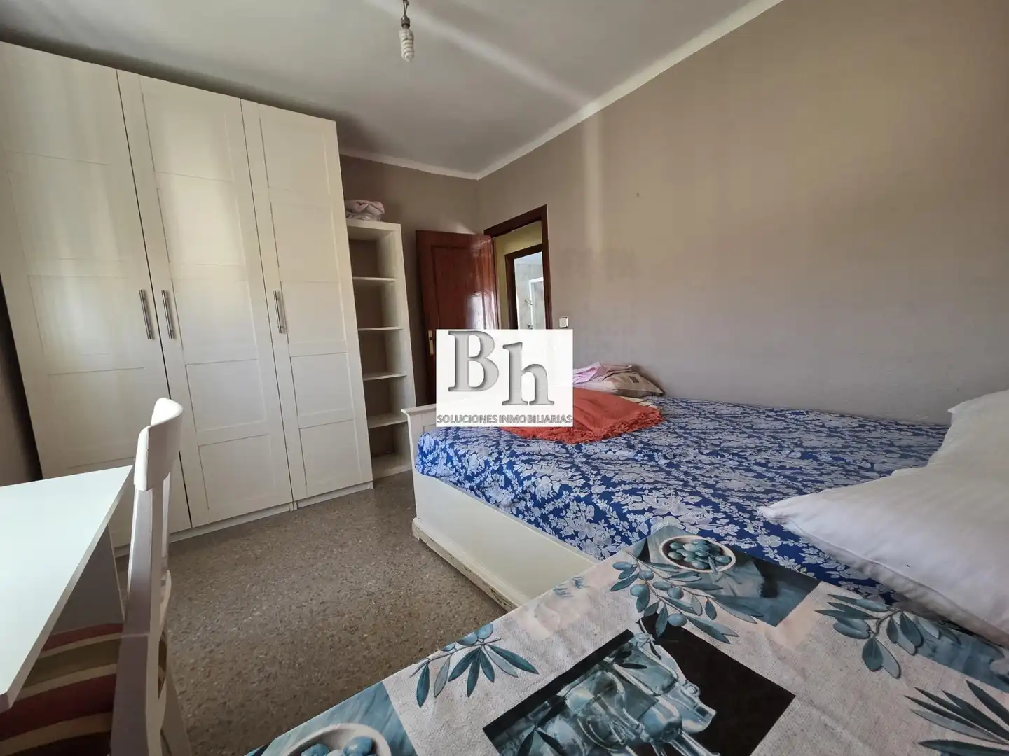 Habitación de Piso de alquiler en Málaga con Terraza y Amueblado