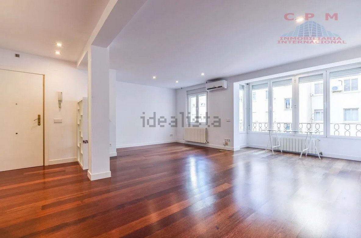 Bedroom of Flat to rent in  Madrid Capital  with Air Conditioner, Heating and Parquet flooring