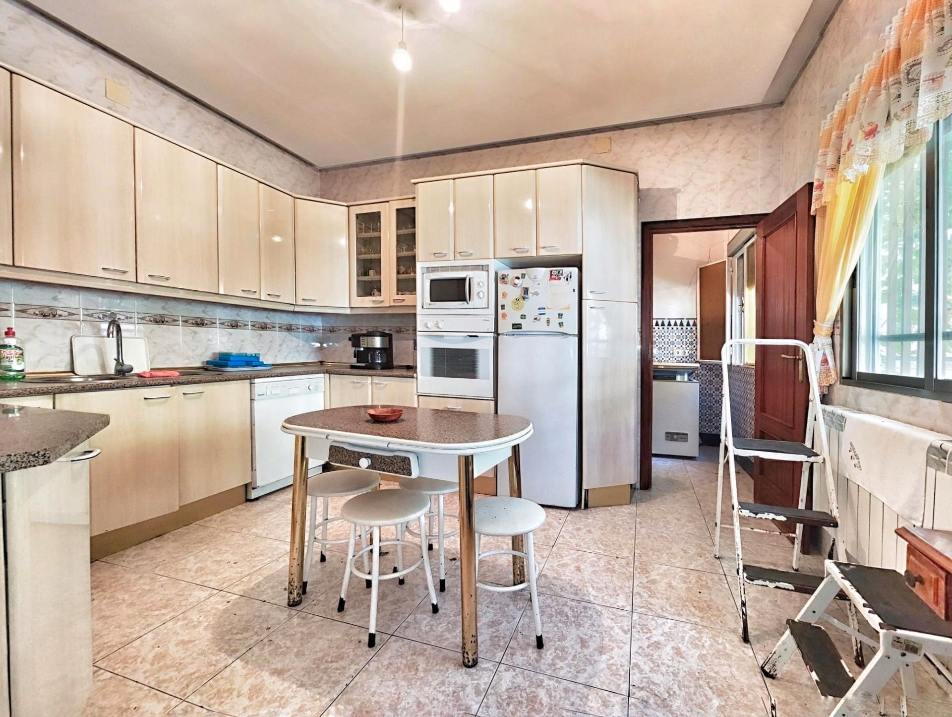 Cuina de Casa o xalet en venda en Argamasilla de Calatrava amb Aire condicionat, Calefacció i Terrassa