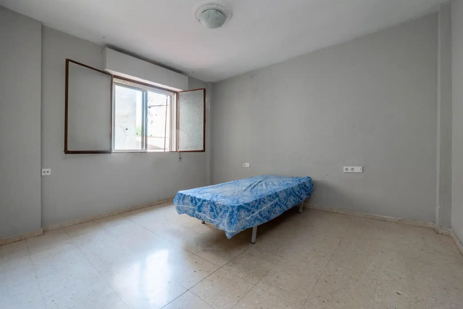 Habitación de Piso en venta en Atarfe con Balcón