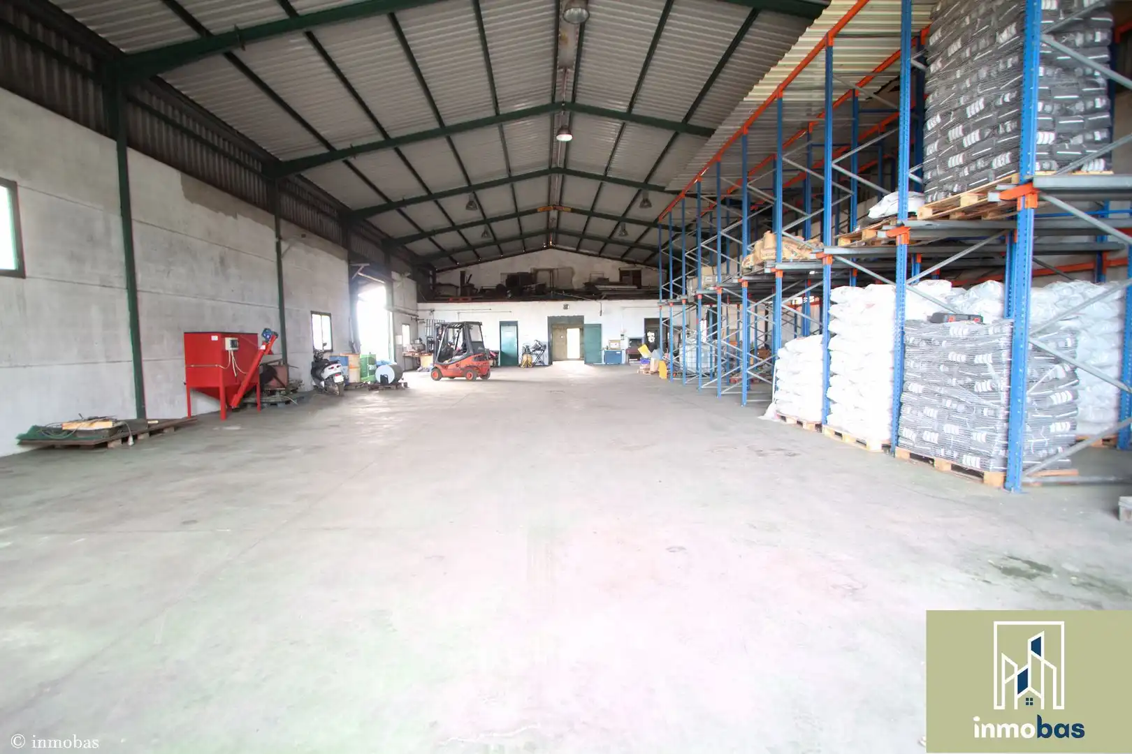 Nau industrial en venda en Valverde de Leganés