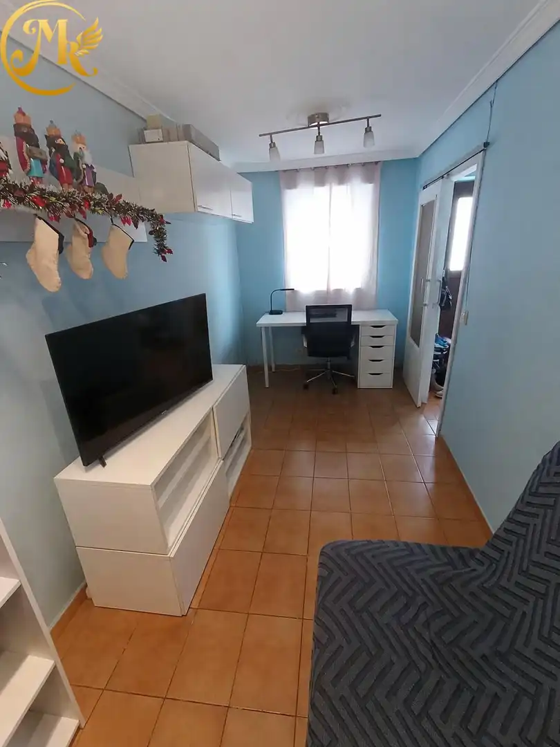 Sala de estar de Casa adosada en venta en Santander