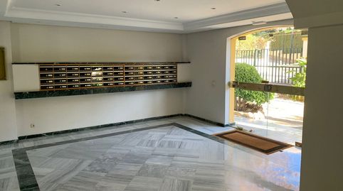 Elegante Apartamento Entresuelo con Terraza Privada y 2 Plazas de Garaje, imatge 2