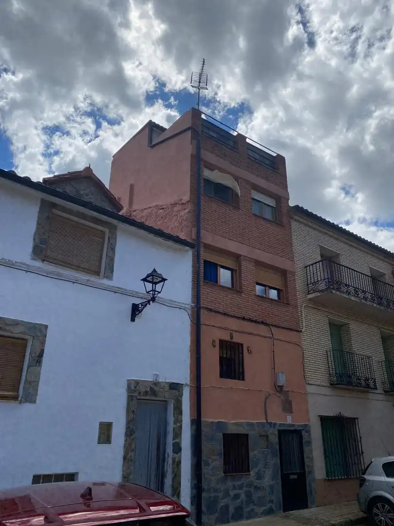 Vista exterior de Finca rústica en venda en Villanueva de Jiloca amb Jardí privat