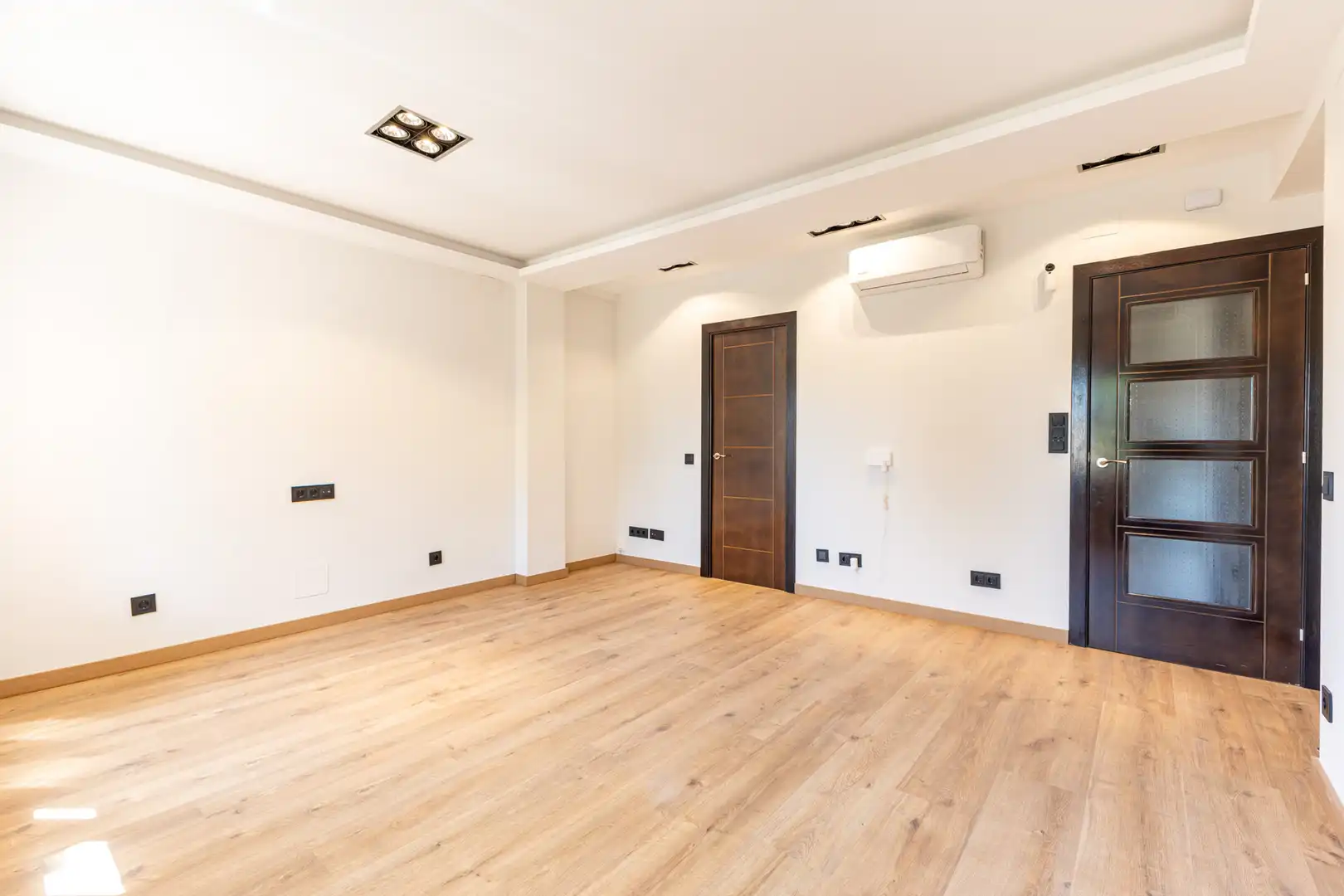 Wohnung zum Verkauf in Barcelona mit Klimaanlage, Heizung und Parkett