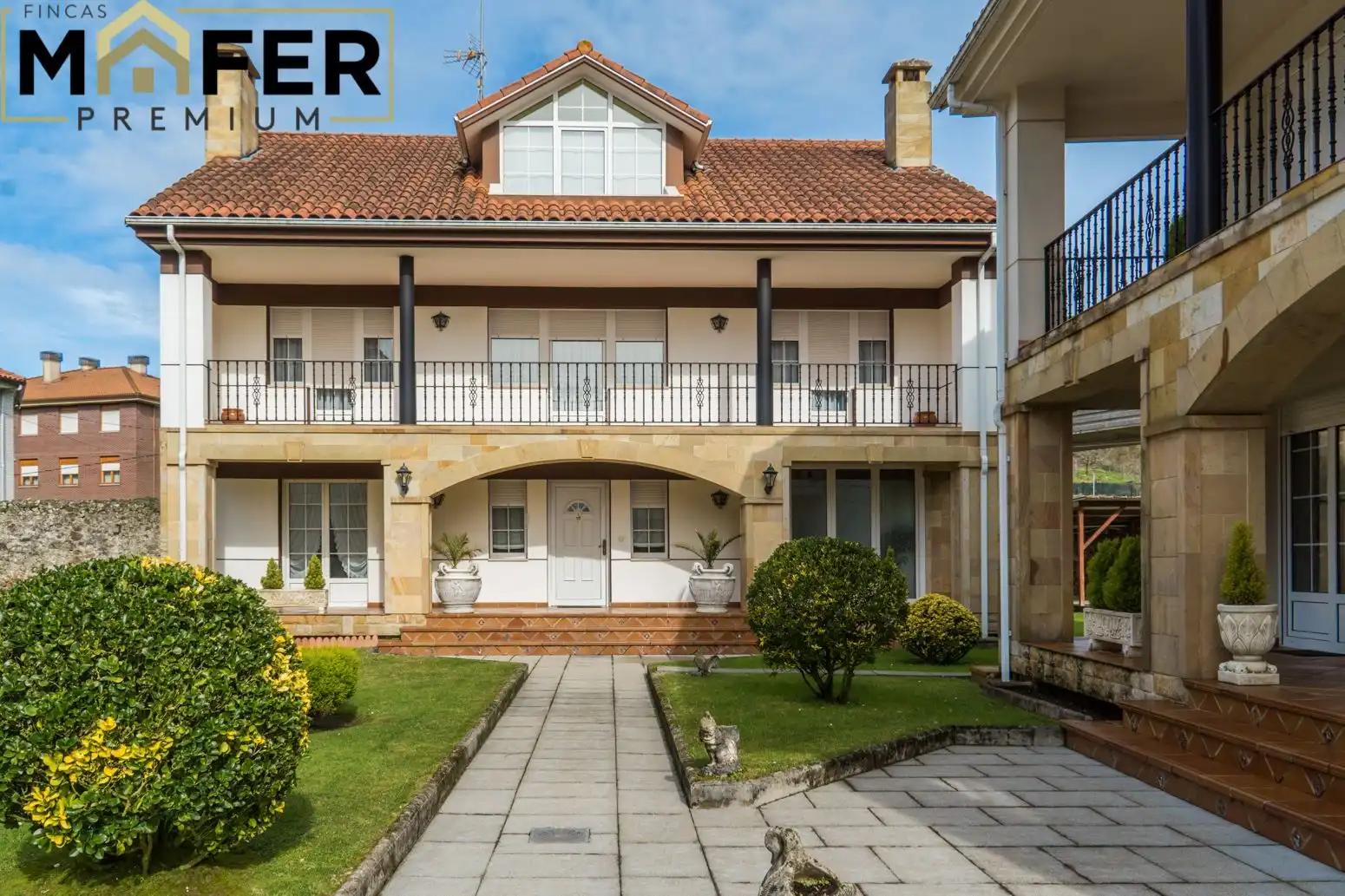 Außenansicht von Haus oder Chalet zum Verkauf in Ampuero mit Heizung, Privatgarten und Parkett