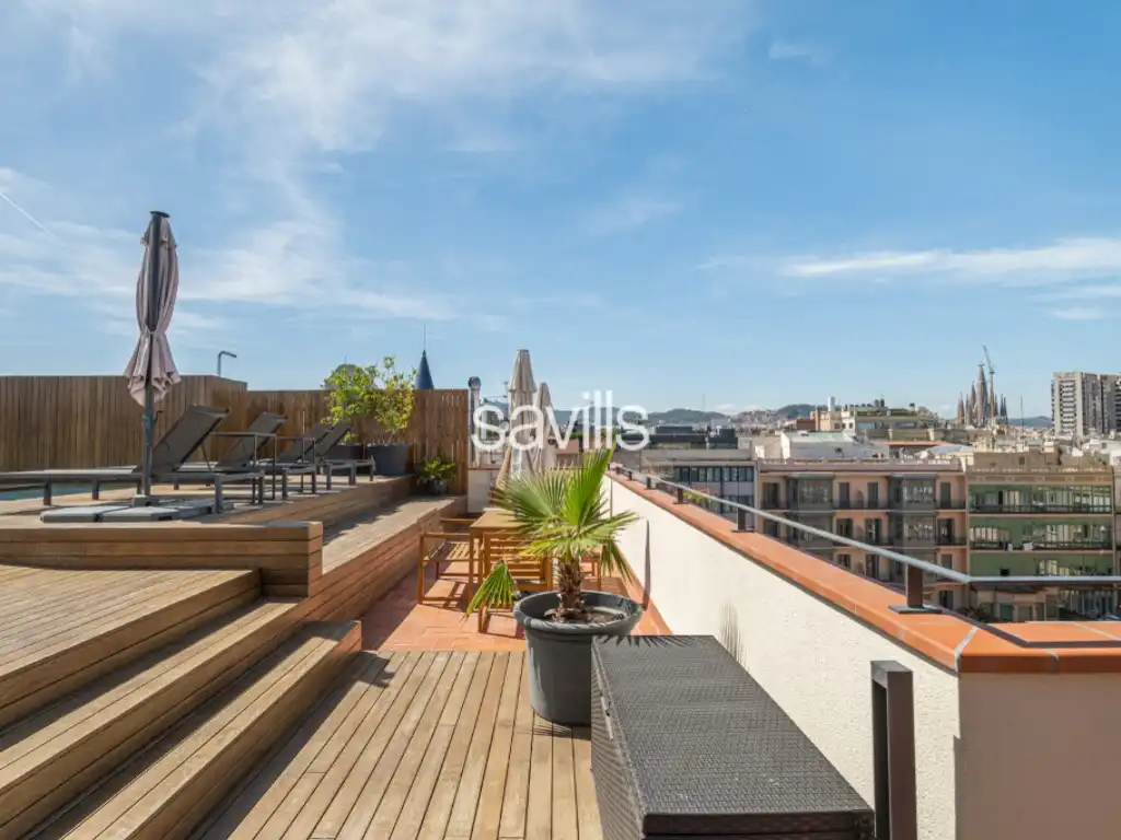 Terrassa de Apartament en venda en Barcelona amb Piscina, Moblat i Balcó