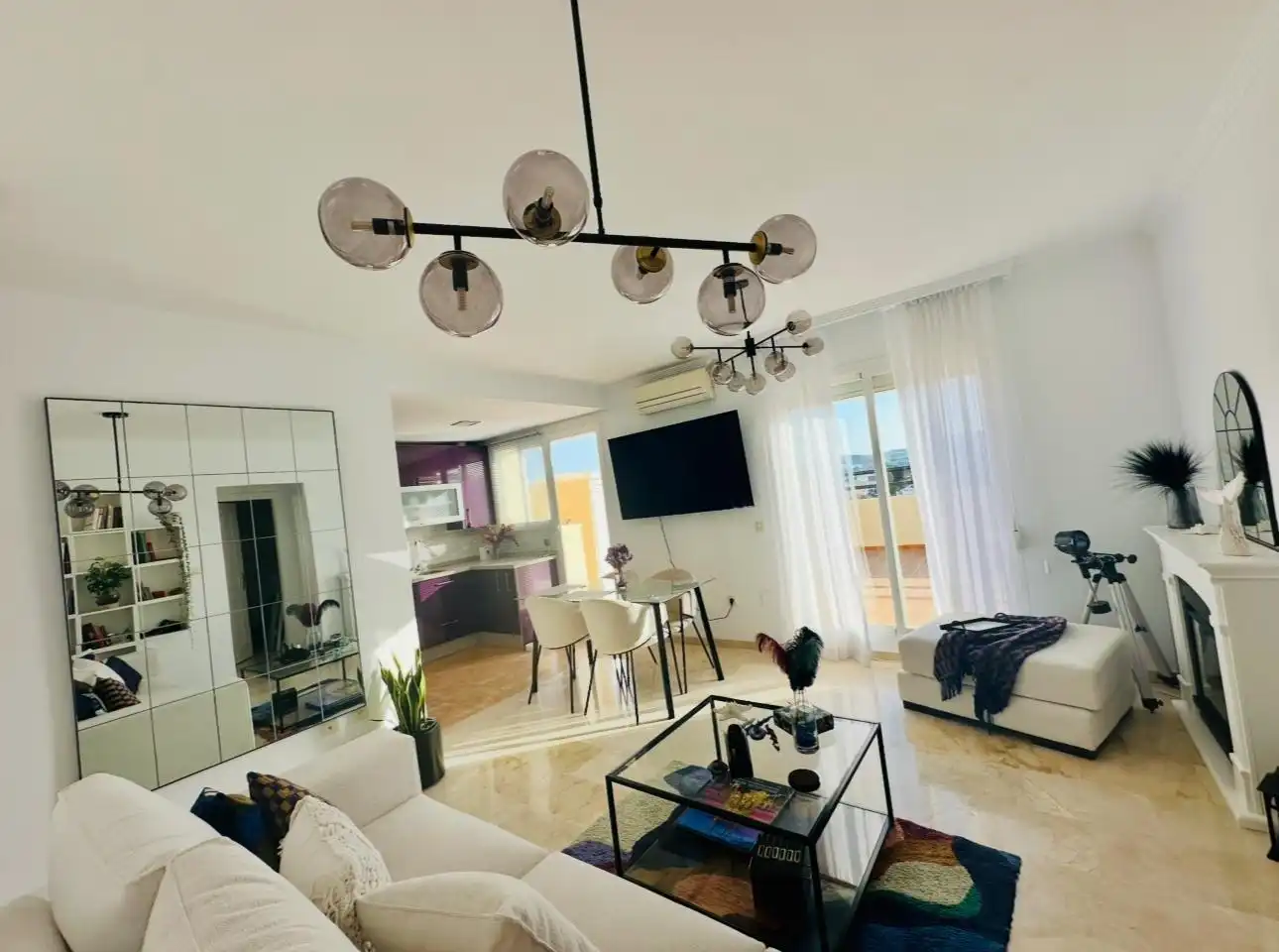 Sala d'estar de Pis en venda en Mijas amb Aire condicionat, Terrassa i Piscina comunitària