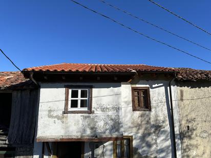 Vista exterior de Casa o xalet en venda en Colunga amb Jardí privat i Terrassa