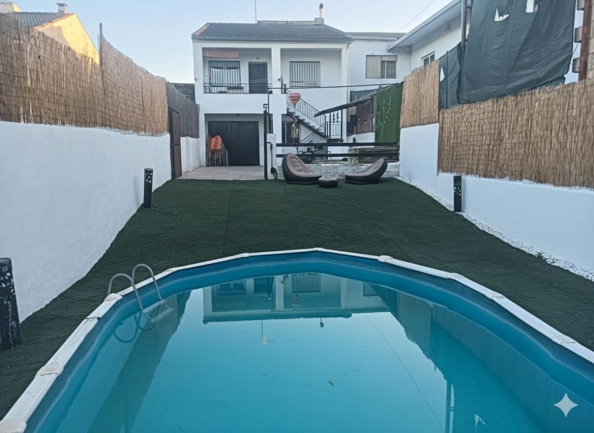 Piscina de Casa o xalet en venda en Fuente Vaqueros amb Jardí privat, Terrassa i Traster