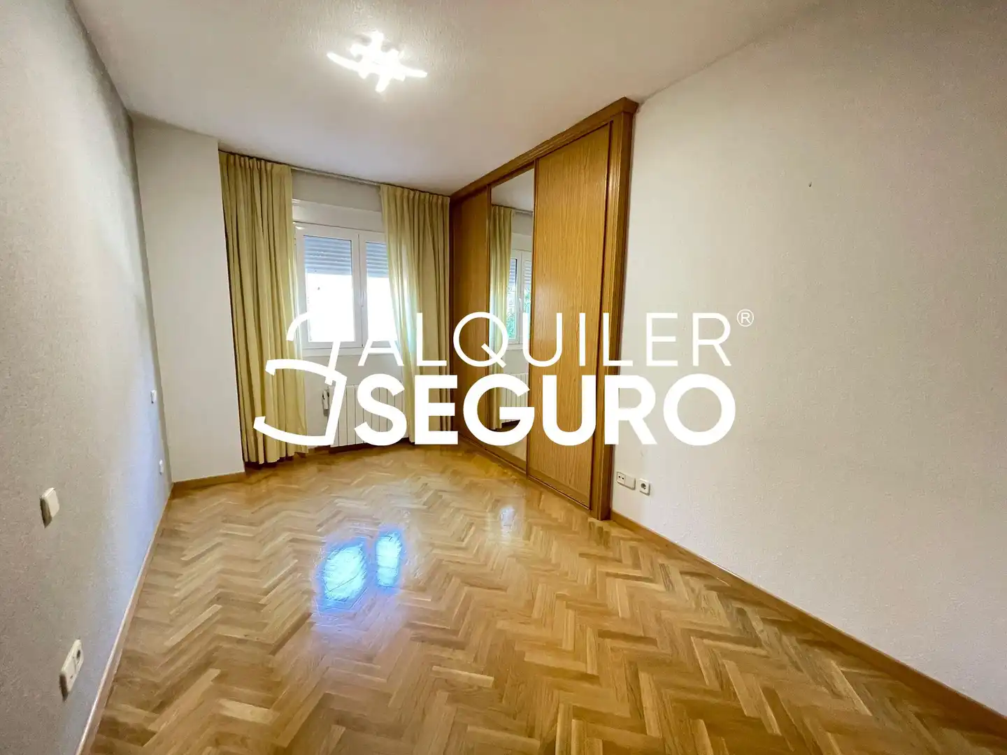 Habitación de Piso de alquiler en Madrid con Calefacción, Trastero y Piscina