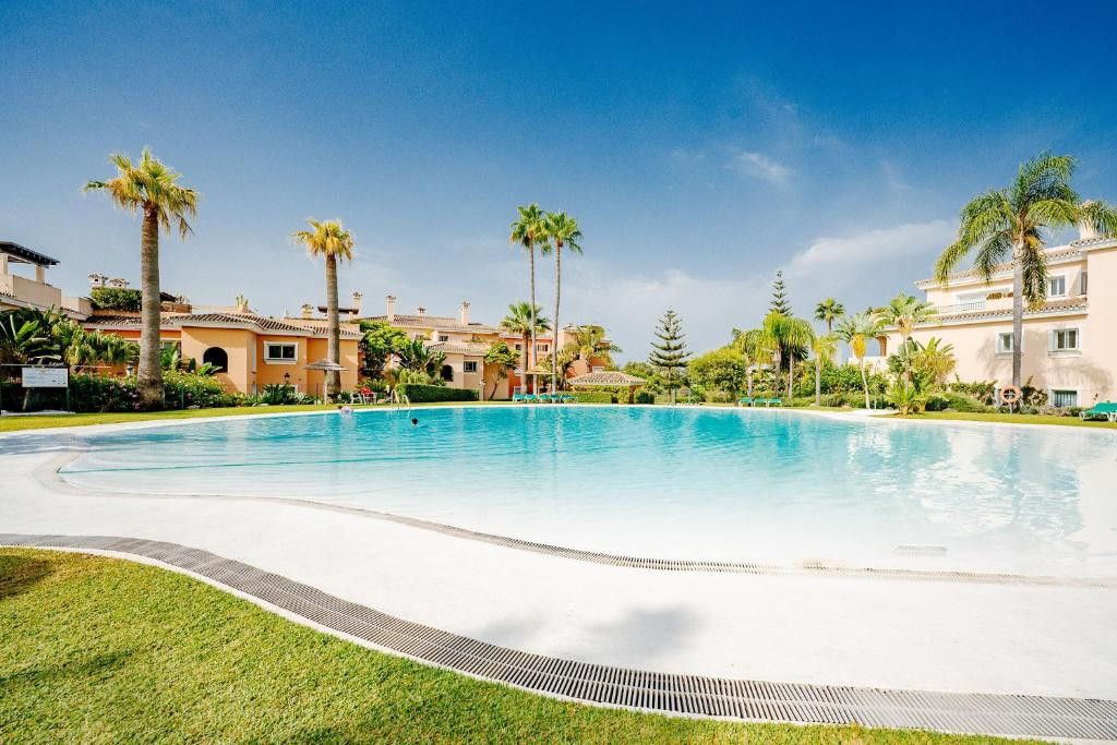 Piscina de Apartament en venda en Estepona amb Aire condicionat, Terrassa i Piscina