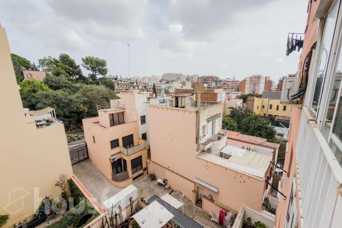 Vista exterior de Pis en venda en  Barcelona Capital amb Terrassa, Traster i Balcó