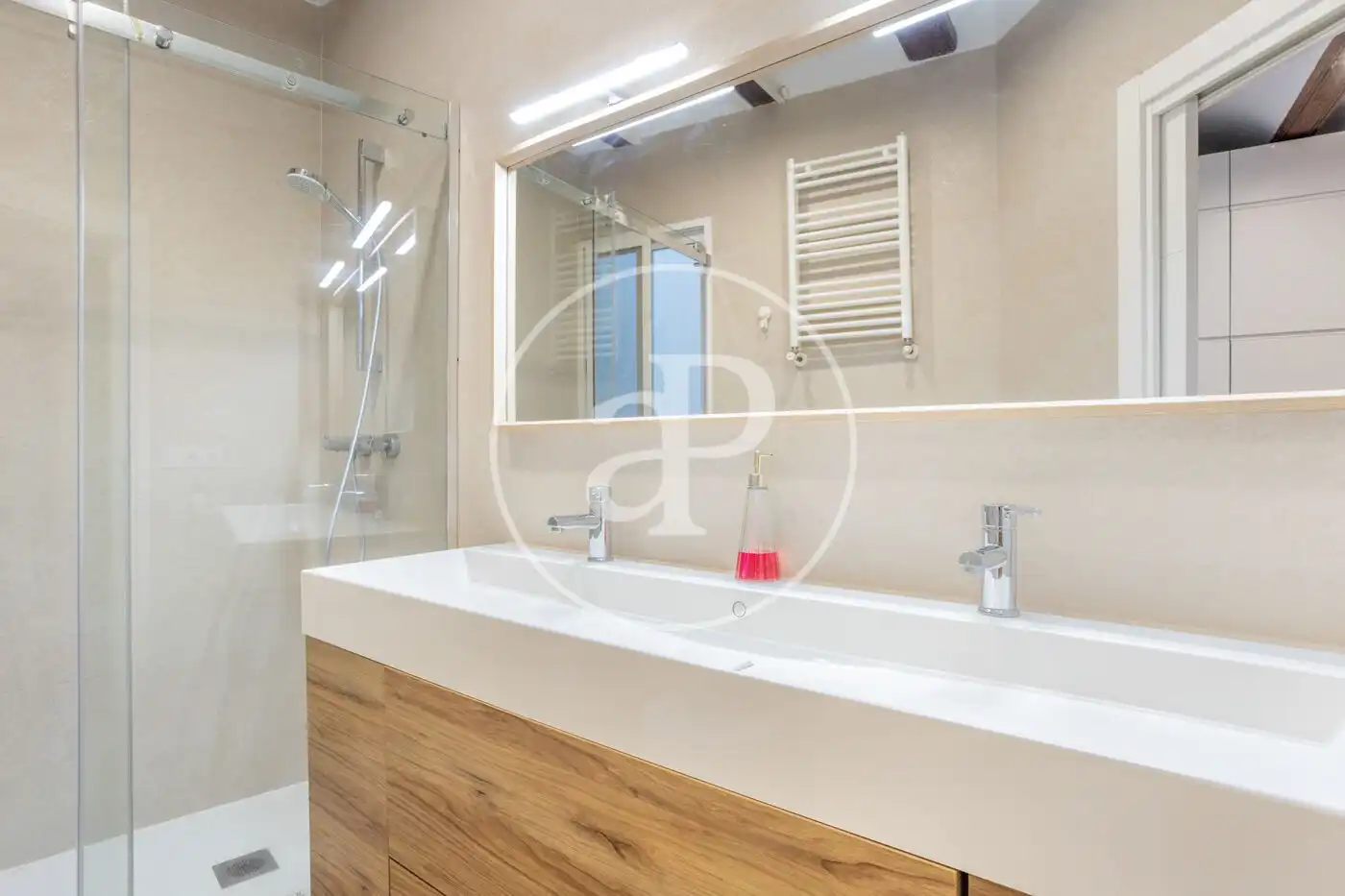 Baño de Piso de alquiler en Valencia con Aire acondicionado, Calefacción y Amueblado