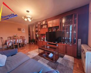 Living room of Flat to rent in San Cristóbal de Segovia  with Heating, Parquet flooring and Furnished