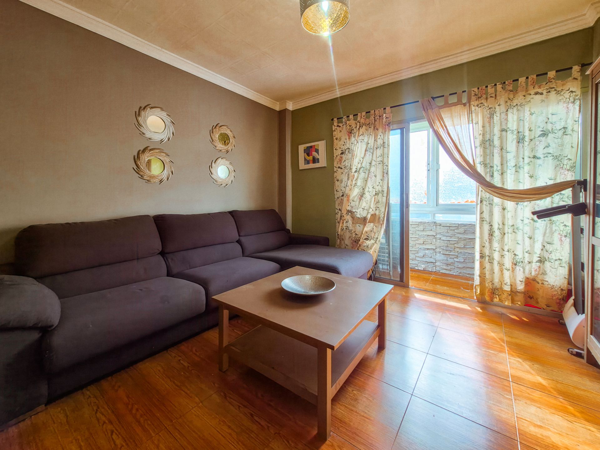 Sala de estar de Piso en venta en Las Palmas de Gran Canaria con Balcón