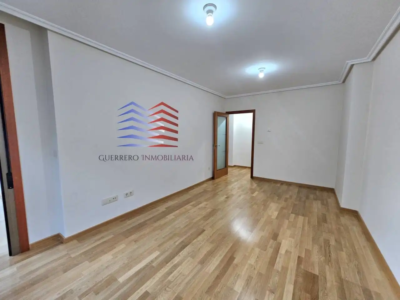 Wohnung zur Miete in Ourense Capital  mit Heizung, Parkett und Abstellraum