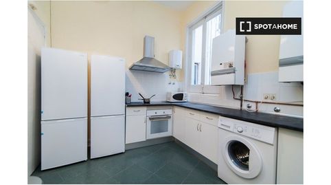 Foto 5 de Habitación en Almagro, Madrid Capital